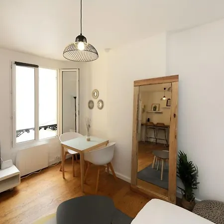Avec Bureau Proche Montmartre - P2 Apartamento París